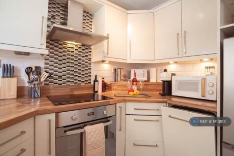 Fully Fitted Kitchen