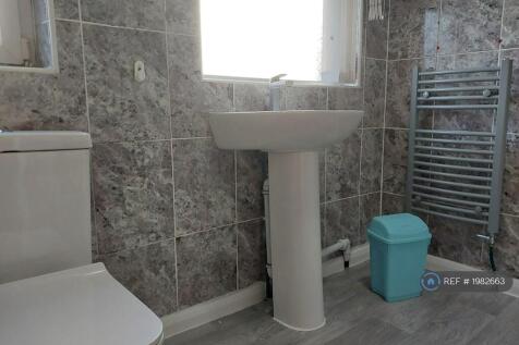 Common Bathroom 