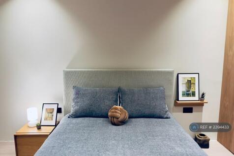 1st Floor Master Bedroom