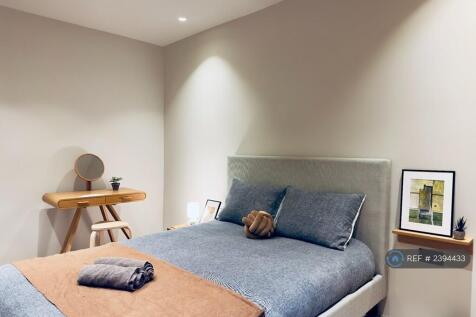 1st Floor Master Bedroom