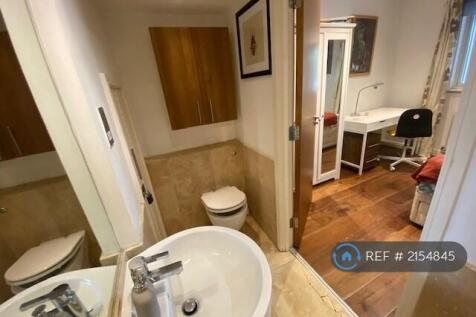En-Suite Bathroom To Bedroom