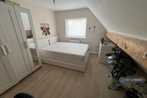 Upstairs Bedroom 2