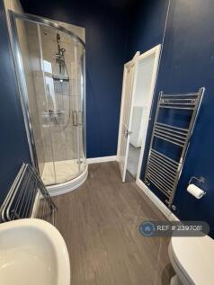 Room 1 - On Suite Bathroom Photo 1