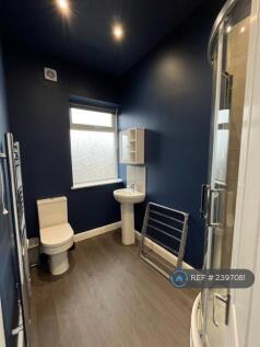 Room 1 - On Suite Bathroom Photo 2
