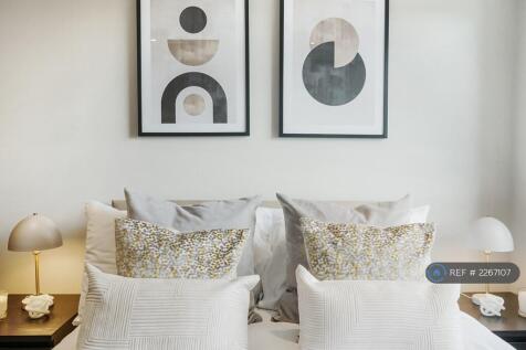 Relax In The Double Bed With Stunning Views