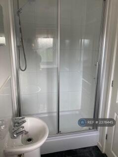 Large En Suite Shower 