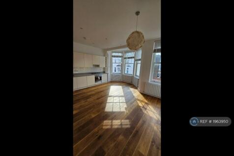 Kitchen/ Living Room