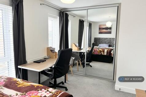 Bedroom 4 - Wardrobe