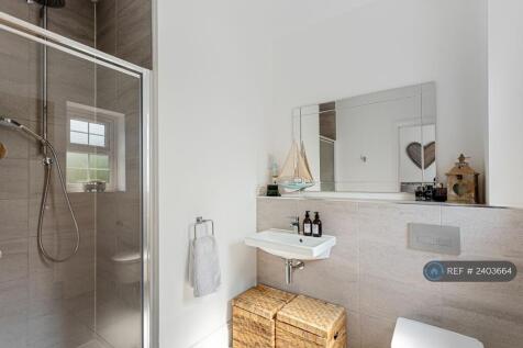 Main Bedroom (Ensuite)