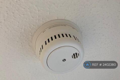 Interlinked Hard Wired Smoke Alarms Fitted