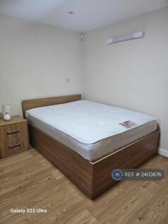 Large Doube Shared Bathroom