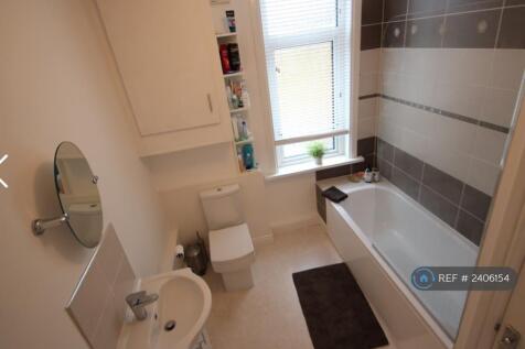 Main Bathroom - 1st Floor