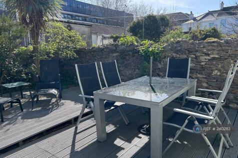 Fabulous Sunny Decked Garden