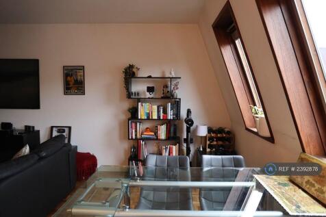 Dining / Bookshelf