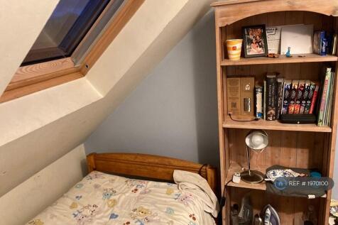 Bedroom 2 Shelving