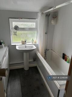 Upstairs Bathroom/Shower