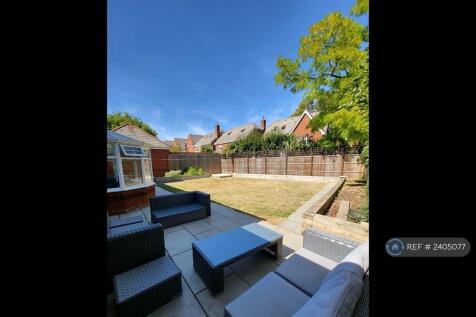 Relaxing Hangout Garden. Pimms Anyone? 