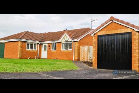 Front Aspect With Detached Garage