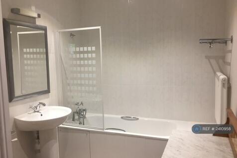 Familly Bathroom On Ground Floor