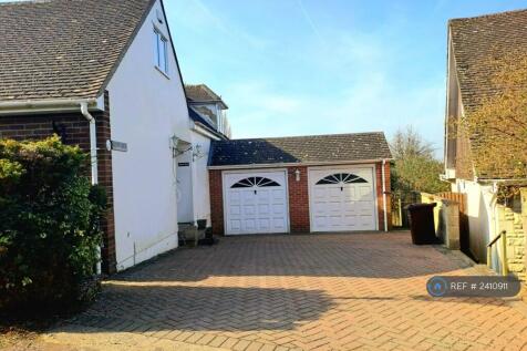 Double Garage &amp; Driveway For 3 Cars