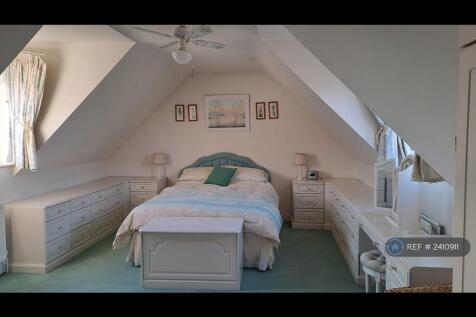 1st Floor Master Bedroom