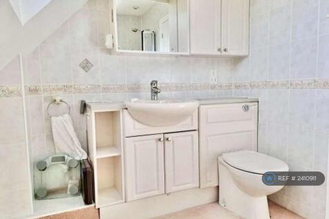 1st Floor Bathroom