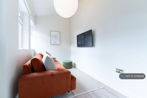Communal Living Snug