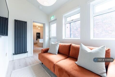Communal Living Snug