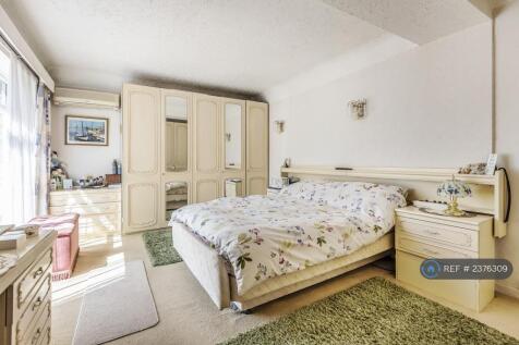 Master Bedroom / Bedroom 1