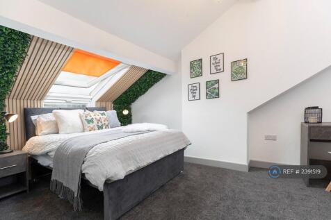 Bedroom 4 With It&#39;s Own Bathroom Right Next Door