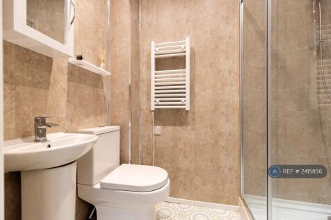 Bedroom 1&#39;s En-Suite