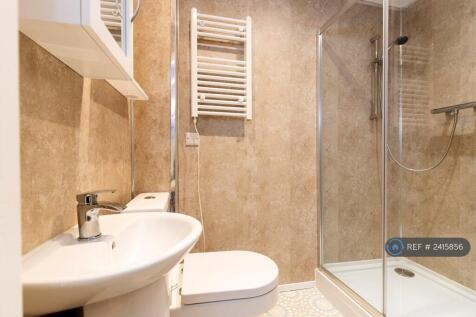 Bedroom 2&#39;s En-Suite