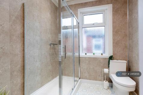 Bedroom 3&#39;s En-Suite
