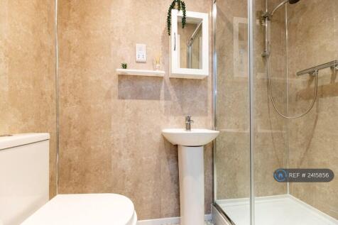 Bedroom 4&#39;s En-Suite