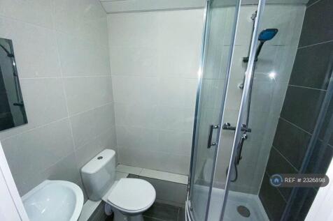 Mid Floor Shower Room