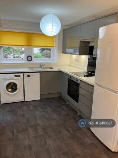 Kitchen:w/Machine, Dishwasher, Fitted Cupboards 