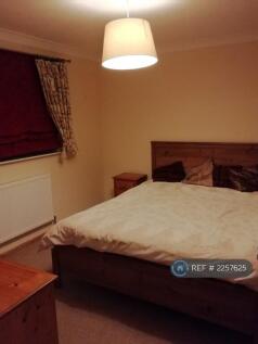 Master Bedroom - Kingsize Bed And Mattress 