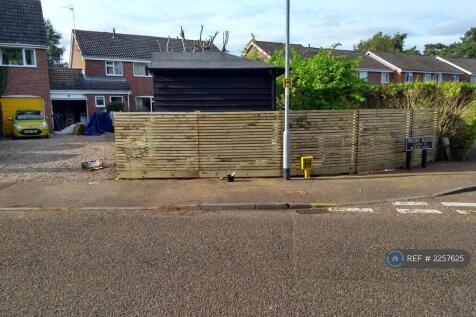 Enclosed Front Garden With Summer House 