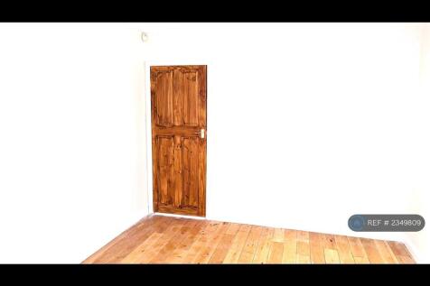 Ground Floor Double Bedroom View 4