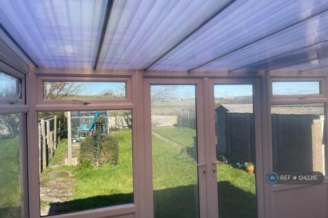  Conservatory To Back Garden