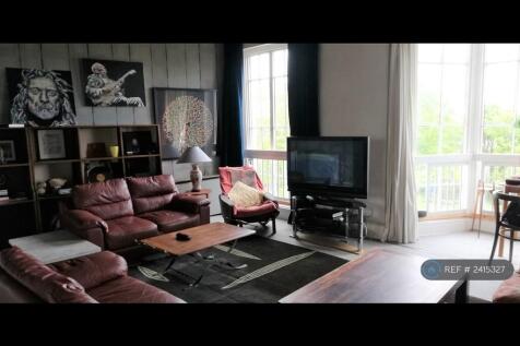 Studio Lounge 1st Floor Front