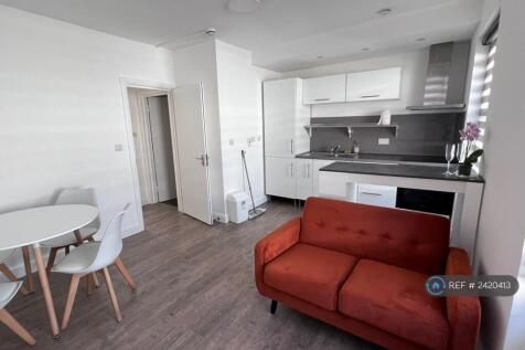 Kitchen/ Living Room