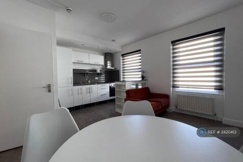 Kitchen/ Living Room