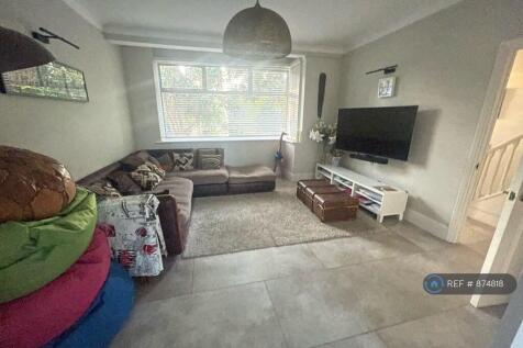 Bed 4 - Double Bed &amp; Waldrobe