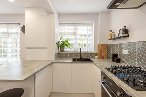Brand New Fitted Kitchen With Top-Spec Appliances