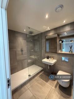 Master Bedroom En-Suite 