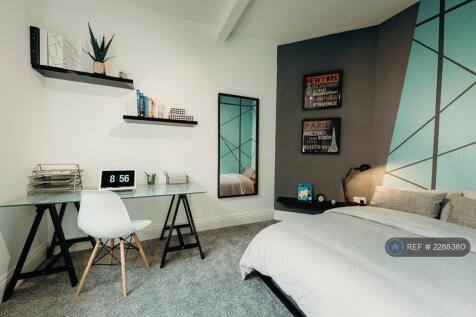 First Floor Middle Bedroom
