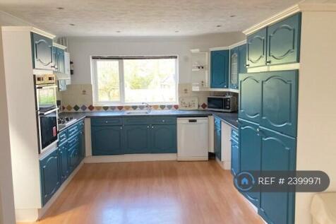 Spacious Kitchen 