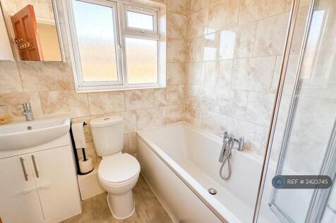 Upstairs Bathroom 