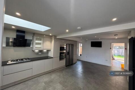 Open Kitchen &amp; Reception